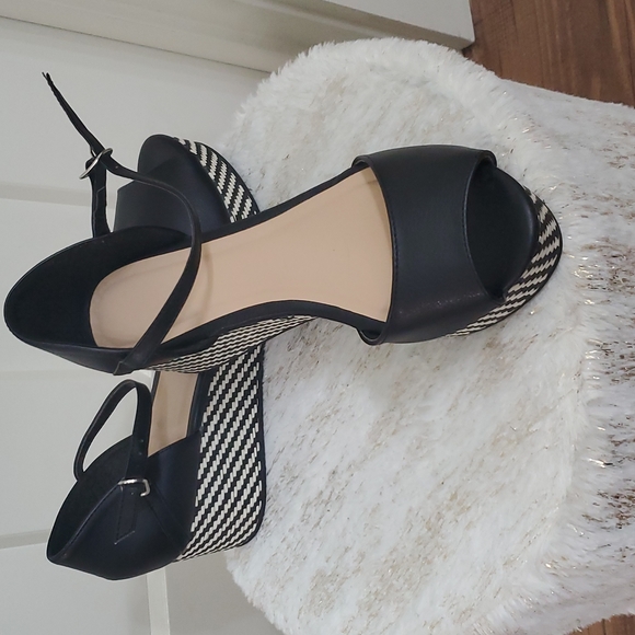 Casual Sandals - Picture 2 of 3